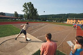 Atletick stadion vzdlenost 200 m od Sporthotelu